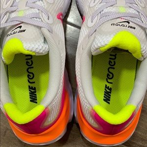 nike running shoes pink